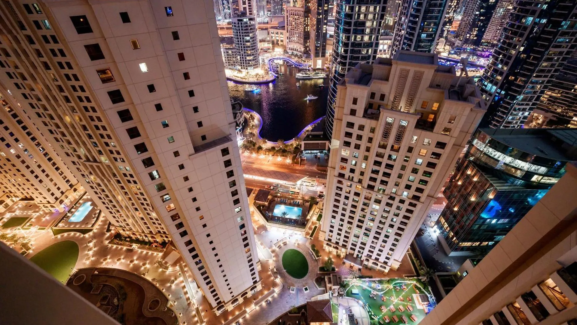 Berloga Capsule Hotel Jbr Dubai