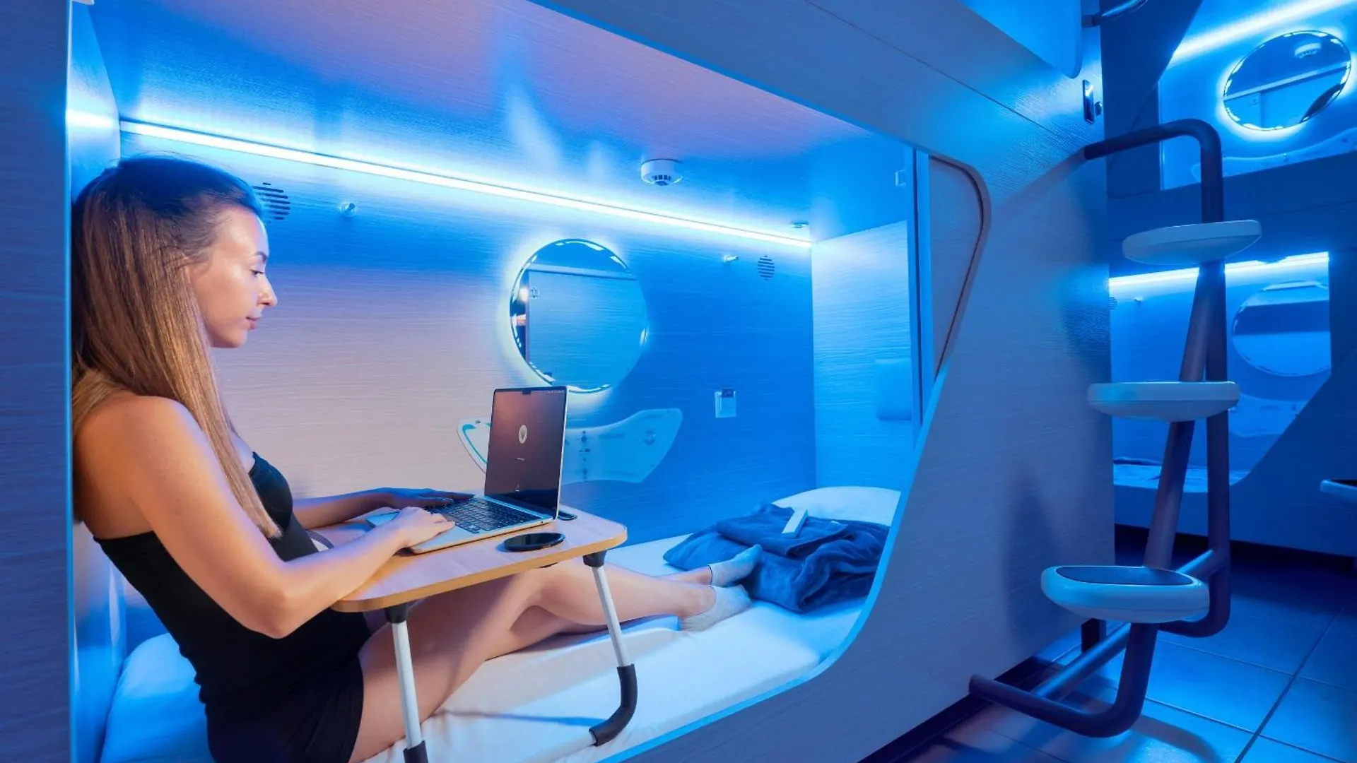 Berloga Capsule Hotel Jbr Dubai
